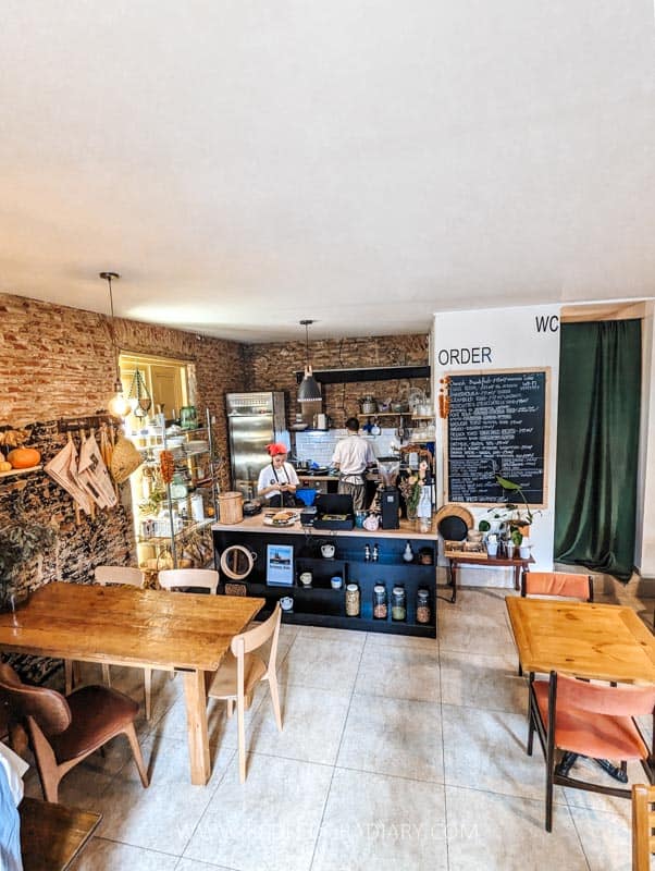 Breakfast in Tbilisi: Cafes, Brunches, & Bakeries for 2025 24 Breakfast in Tbilisi: Cafes, Brunches, & Bakeries for 2025 23