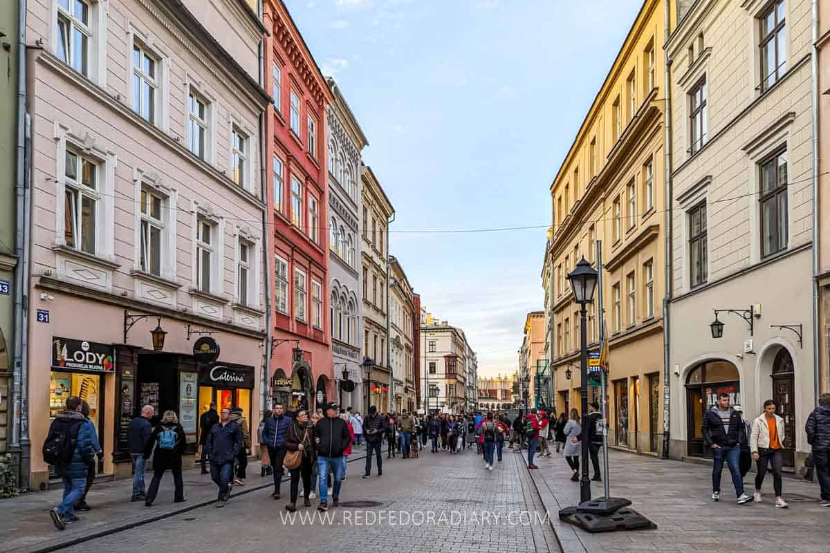 What to Wear in Krakow | Krakow Packing List for Women & Men 7