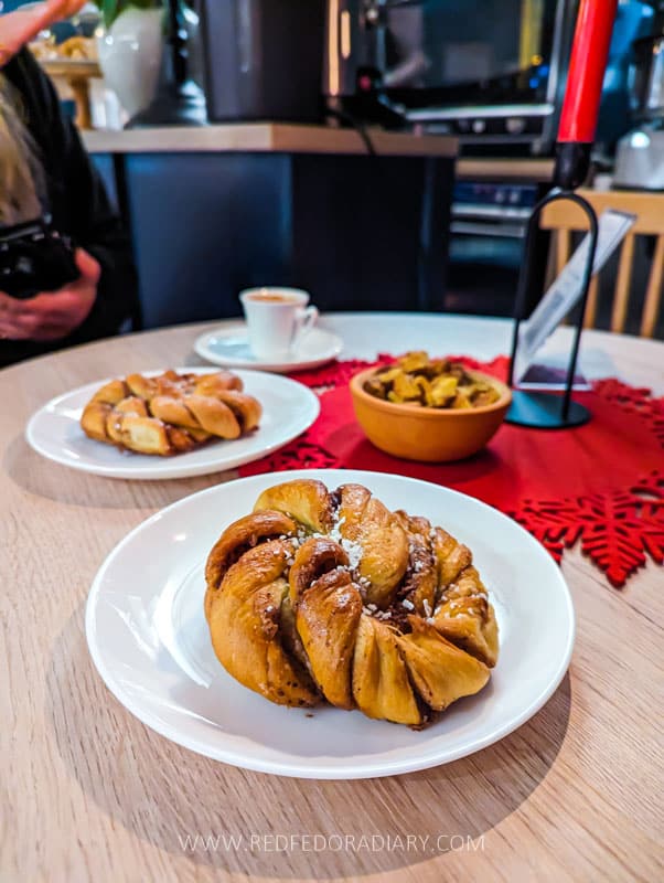 12 Cozy Cafes in Tbilisi for Cakes, Brunch, Books & Chill 29 12 Cozy Cafes in Tbilisi for Cakes, Brunch, Books & Chill 26