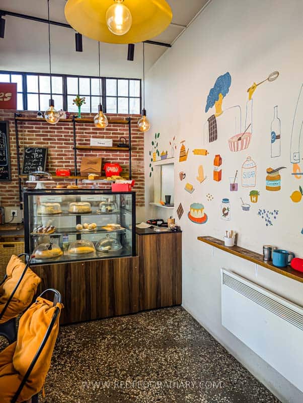 12 Cozy Cafes in Tbilisi for Cakes, Brunch, Books & Chill 30 12 Cozy Cafes in Tbilisi for Cakes, Brunch, Books & Chill 27