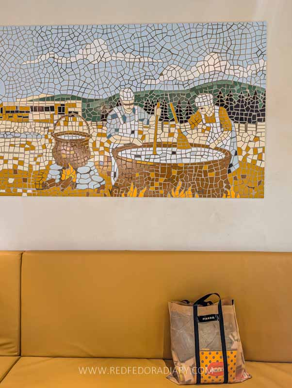 12 Cozy Cafes in Tbilisi for Cakes, Brunch, Books & Chill 9 12 Cozy Cafes in Tbilisi for Cakes, Brunch, Books & Chill 7