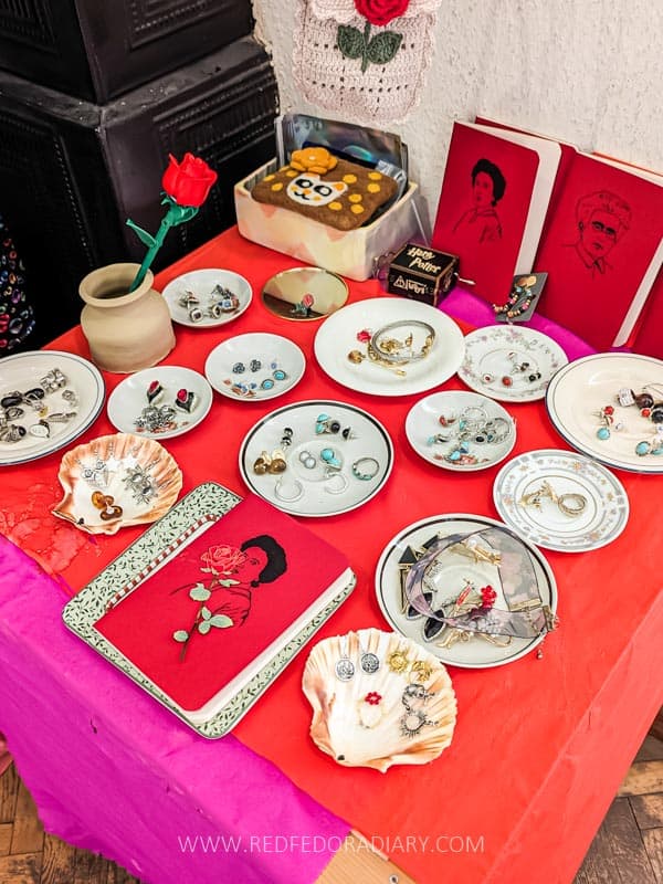 12 Cozy Cafes in Tbilisi for Cakes, Brunch, Books & Chill 5 12 Cozy Cafes in Tbilisi for Cakes, Brunch, Books & Chill 3