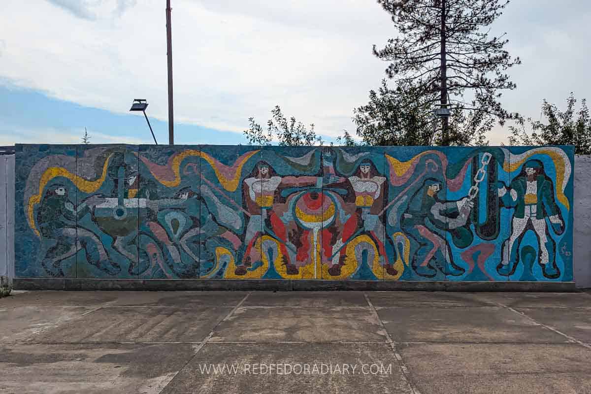 Soviet Architecture in Georgia: 27 Monuments & Mosaics 47 Soviet Architecture in Georgia: 27 Monuments & Mosaics 44