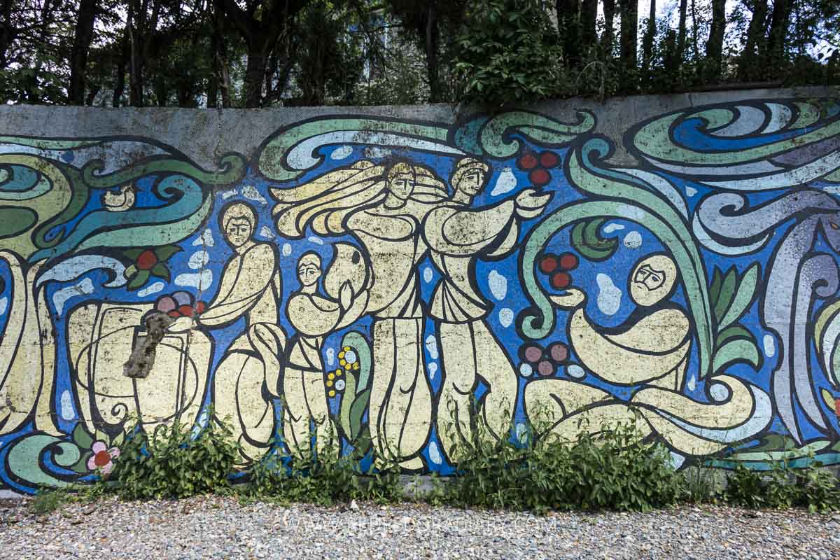 30 Soviet Mosaics in Tbilisi & Other Memorabilia with a Map 12 30 Soviet Mosaics in Tbilisi & Other Memorabilia with a Map 12