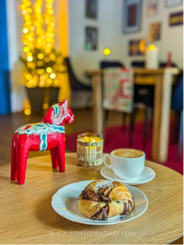 12 Cozy Cafes in Tbilisi for Cakes, Brunch, Books & Chill 22 12 Cozy Cafes in Tbilisi for Cakes, Brunch, Books & Chill 19