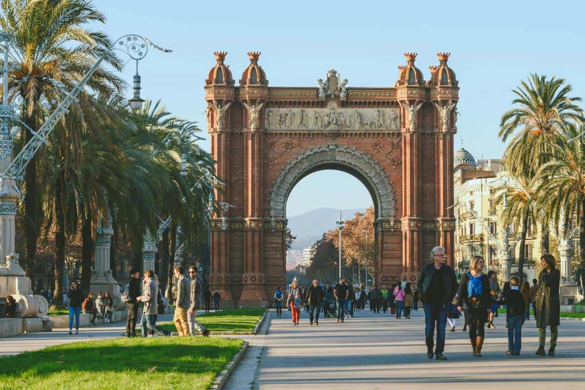 What to Wear in Barcelona | Seasonal Barcelona Packing List 12 What to Wear in Barcelona | Seasonal Barcelona Packing List 11